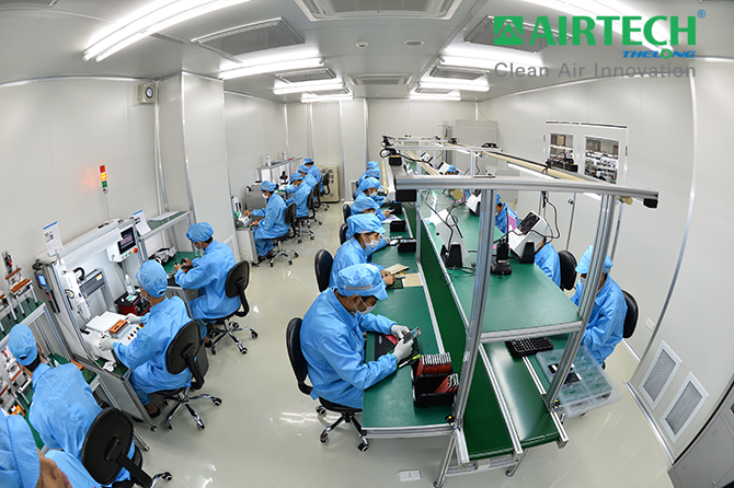 Nhân viên làm việc ở phòng sạch cần có đồ bảo hộ đạt chuẩn