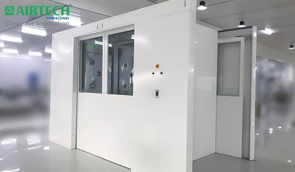 Buồng thổi khí Air Shower sử dụng màng lọc HEPA