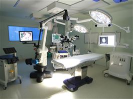 Nội thất và thiết bị phòng mổ